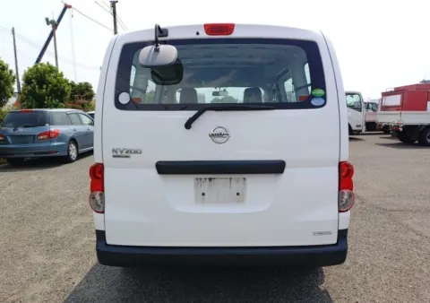 Interior dashboard of the Nissan NV200 Vanette