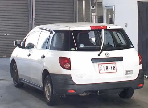 Nissan AD Van 2017 silver side view, showing van body