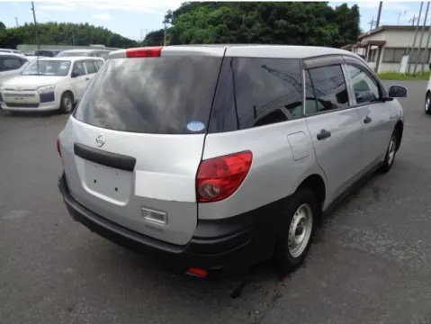 Side profile of a grey 2018 Nissan AD Van, showing its compact hatchback design.