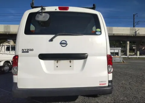Interior dashboard of a 2018 Nissan Vanette NV200 van, showing the automatic gear selector.