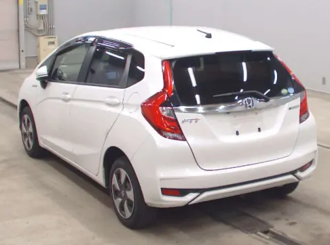 Wheels and tires of a white 2018 Honda Fit Hybrid.