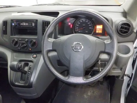 Nissan Vanette NV200 2017 white van, cargo area