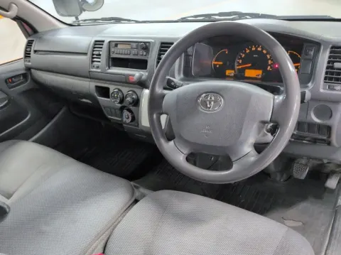 2017 Toyota Hiace Van photo 3