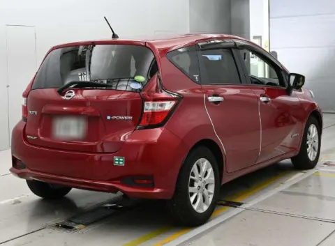 Red Nissan Note e-Power 2017 hatchback, rear view, with hatch closed.