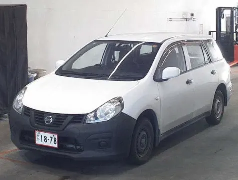 Nissan AD Van 2017 rear view, silver, at dealership